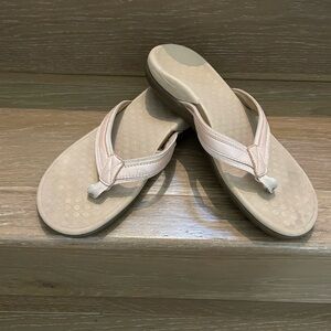 Women's Vionic pale pink Flip-Flops, Sz. 9